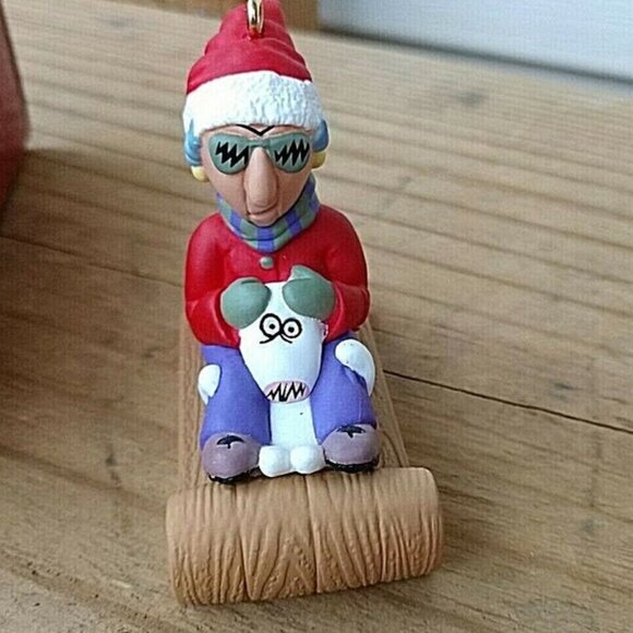 🌲 Hallmark Maxine Sledding Toboggan Dog Floyd Keepsake Ornament 1998 - Picture 2 of 7
